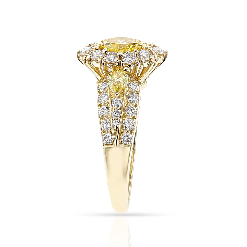 Van Cleef & Arpels Natural Yellow and White Diamond 18K Yellow Gold Ring