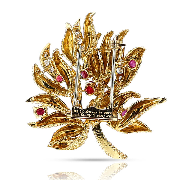 French Van Cleef & Arpels Péry et Fils Textured Gold, Diamond and Ruby Cabochon Brooch, 18k