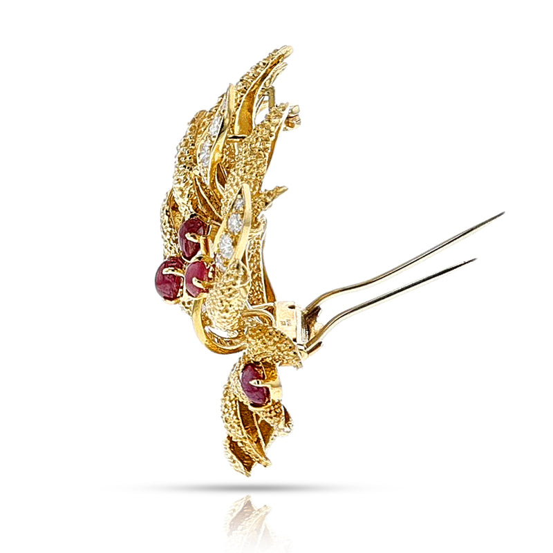 French Van Cleef & Arpels Péry et Fils Textured Gold, Diamond and Ruby Cabochon Brooch, 18k